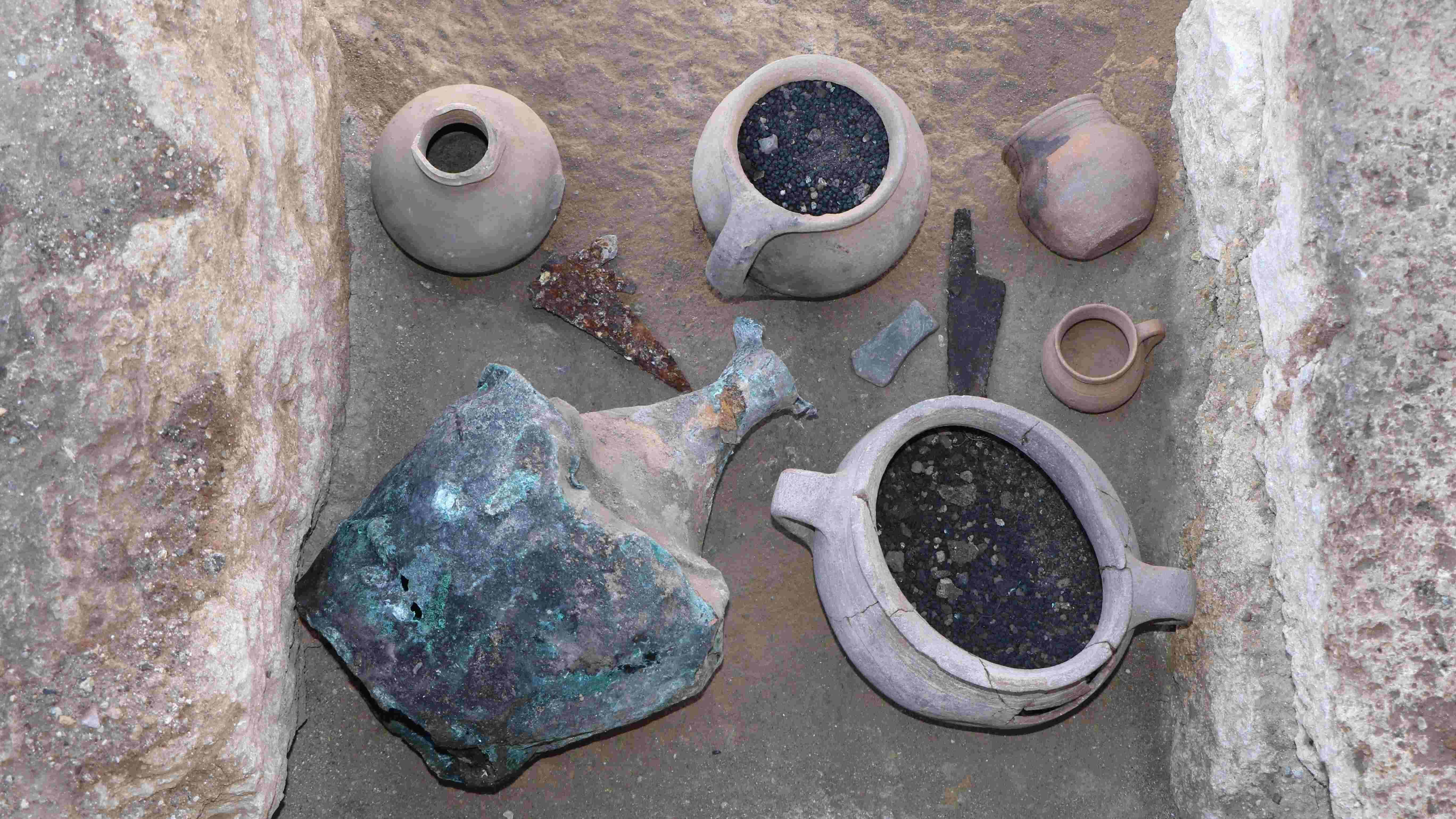 1-600-year-old-seeds-found-in-ancient-kitchen