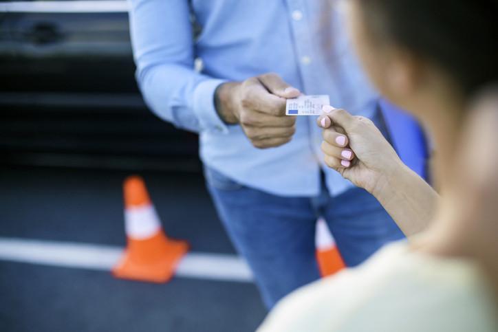 Ehliyetini yenilemeyenler dikkat Son tarih ne zaman Eski tip sürücü belgesi kullananlar için verilen süre azalıyor Ehliyetini yenilemeyenler dikkat Son tarih ne zaman Eski tip sürücü belgesi kullananlar için verilen süre azalıyor