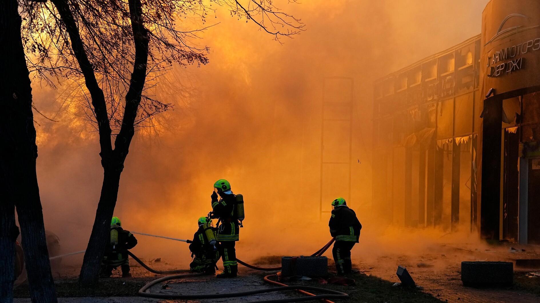 Deadly Russian Strikes Pound Ukraine Cities - World News