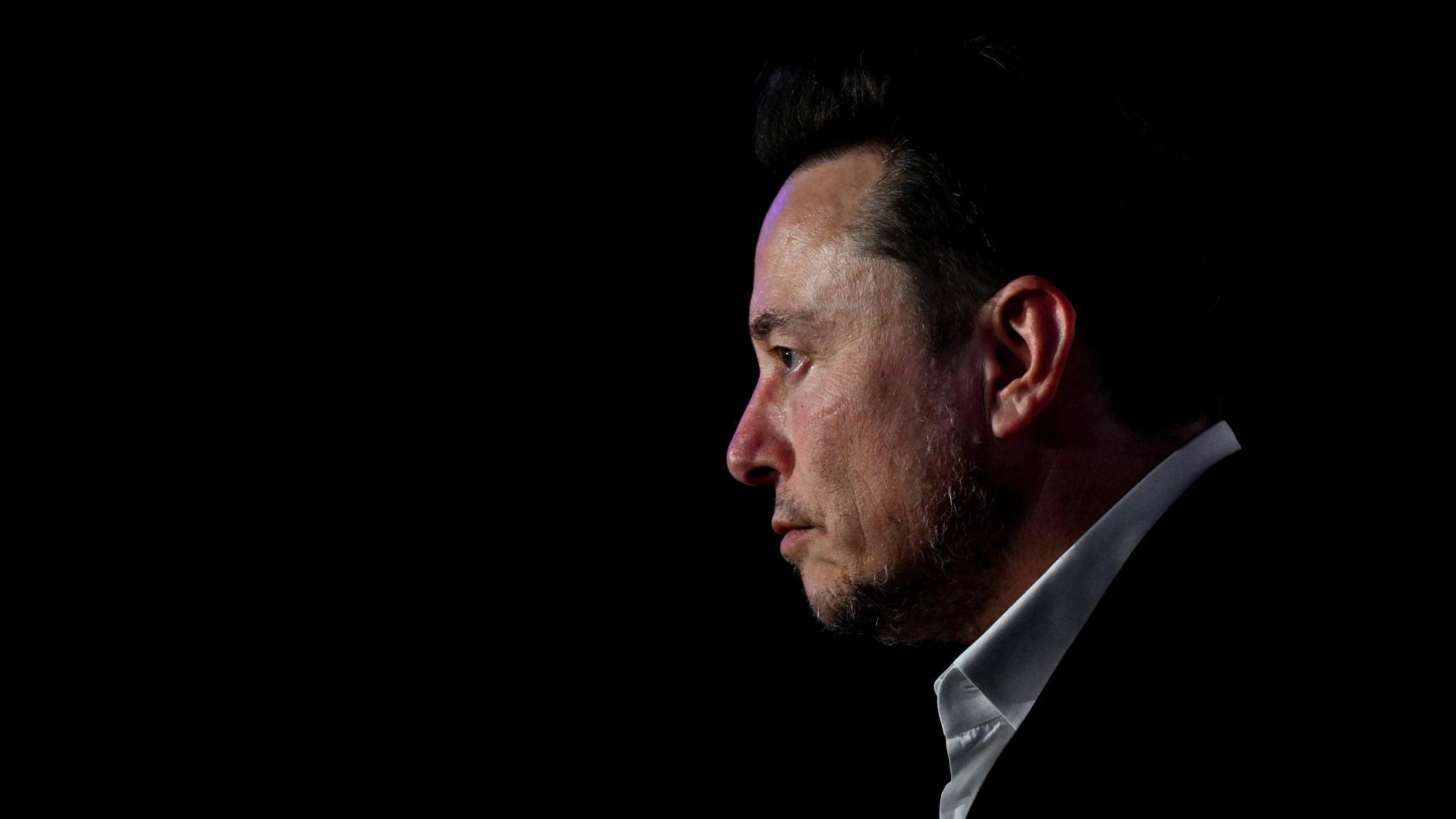 Musk Says Neuralink Installs Brain Implant In First Patient - Latest News