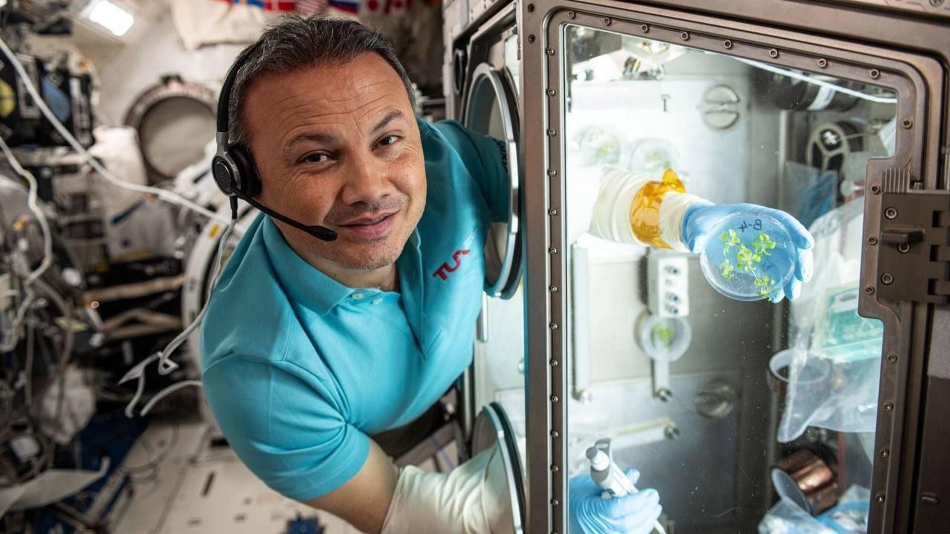 Türkiye’s first astronaut set to return to Earth Türkiye News