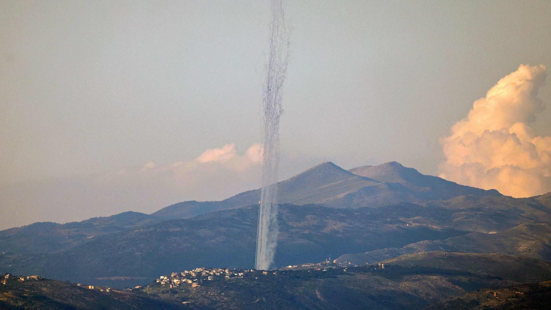 Hezbollah Fires New Rocket Salvo At Israeli Base - World News