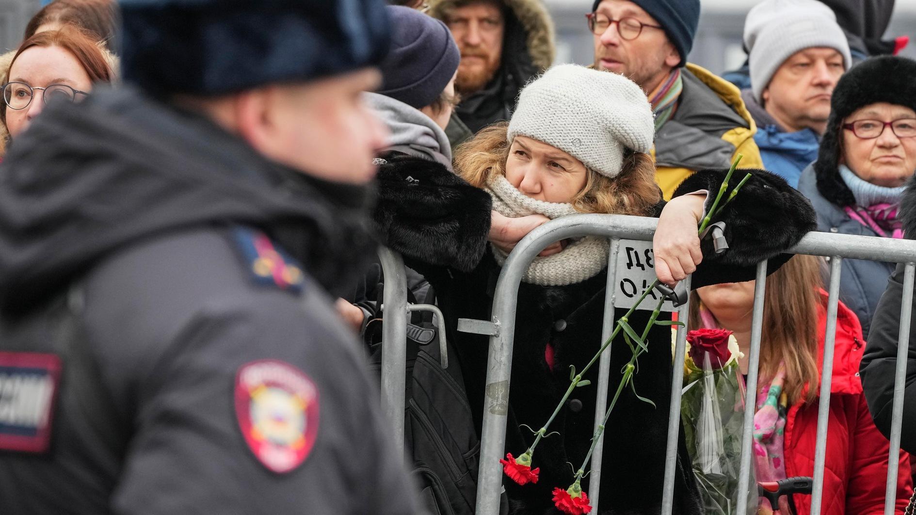 Hundreds Arrive For Navalny Funeral Despite Kremlin Warning - World News