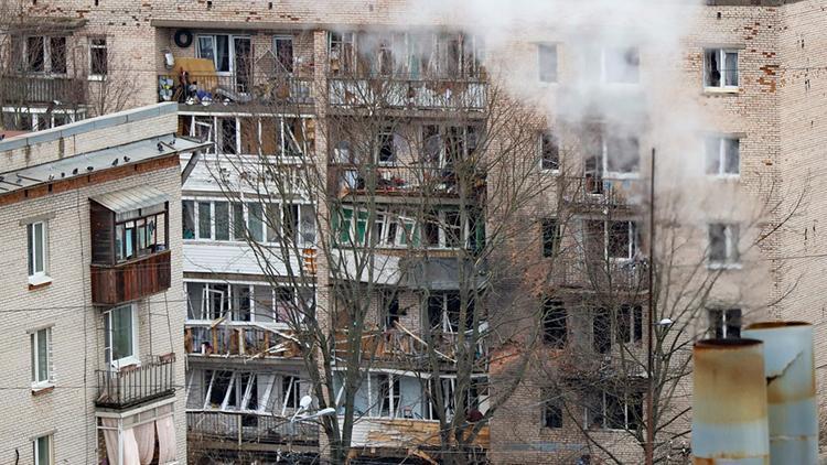 Görüntüler Rusya'dan Binaya insansız hava aracı düştü 100 kişi tahliye