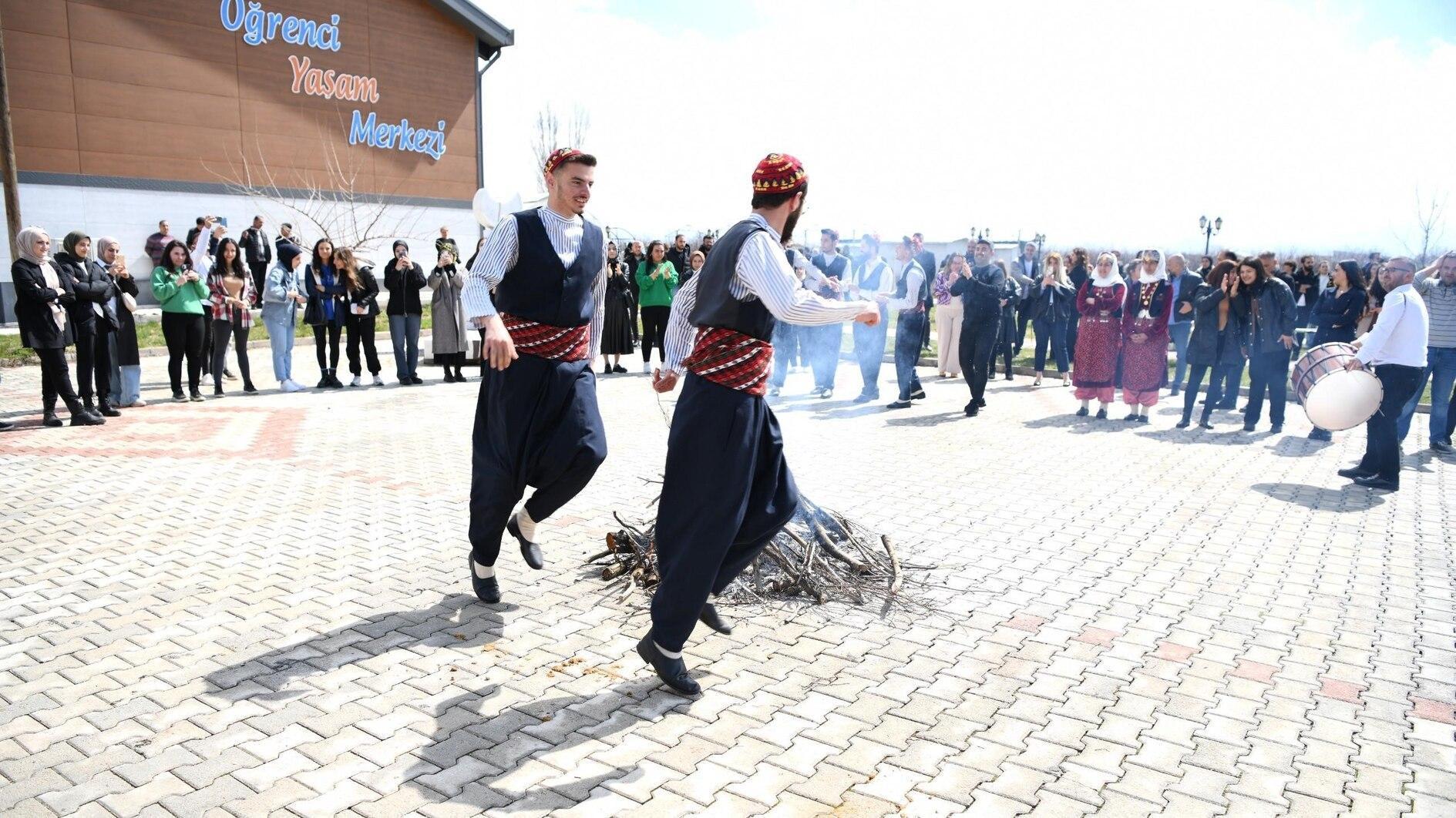 Thousands Of People Gather To Celebrate Nevruz - Türkiye News