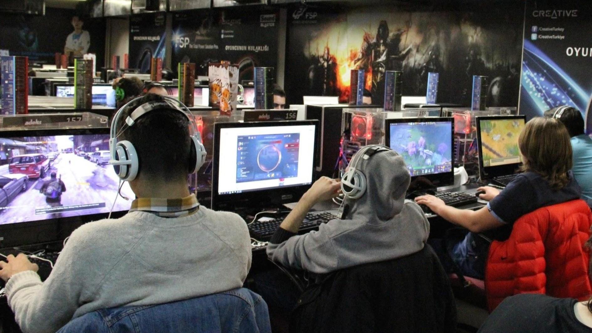Internet cafes running out of business amid soaring costs