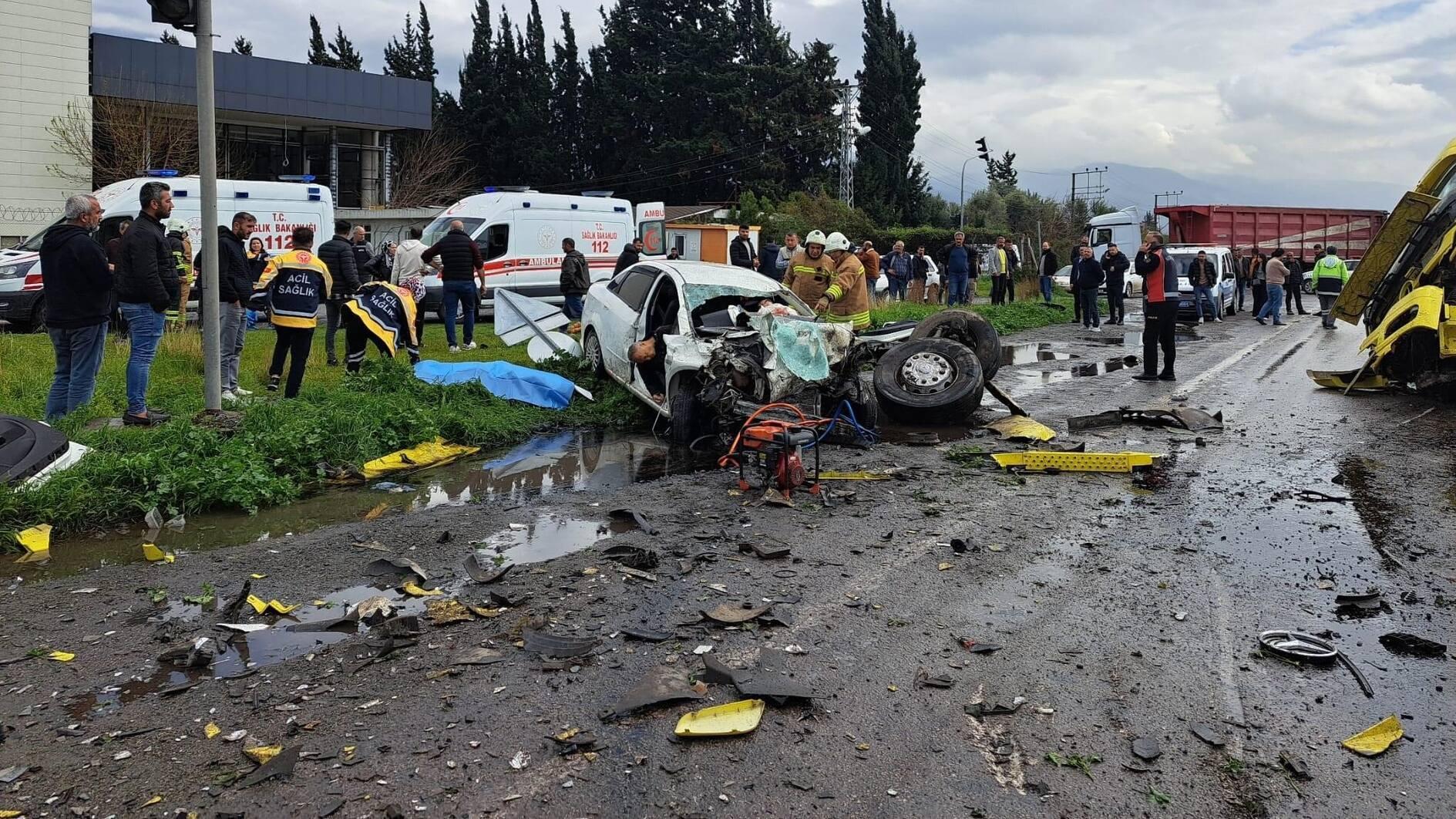 Traffic accident kills 6 in Hatay