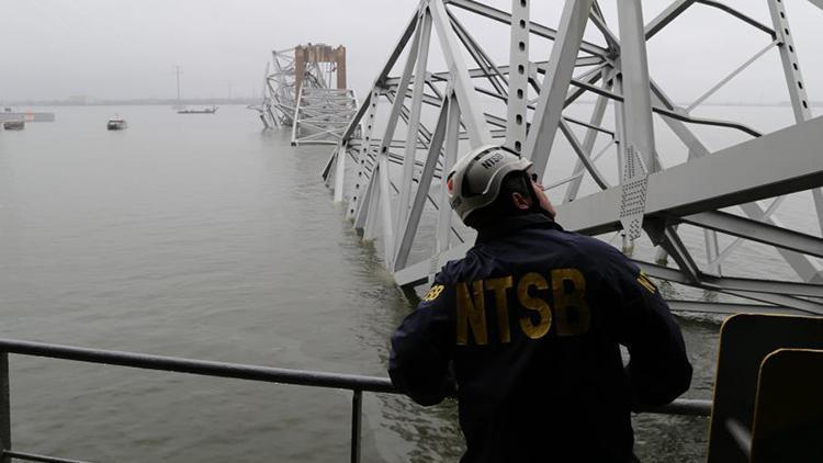 Baltimore'da yıkılan köprüden nehre düşen 2 kişinin cansız bedenine ulaşıldı
