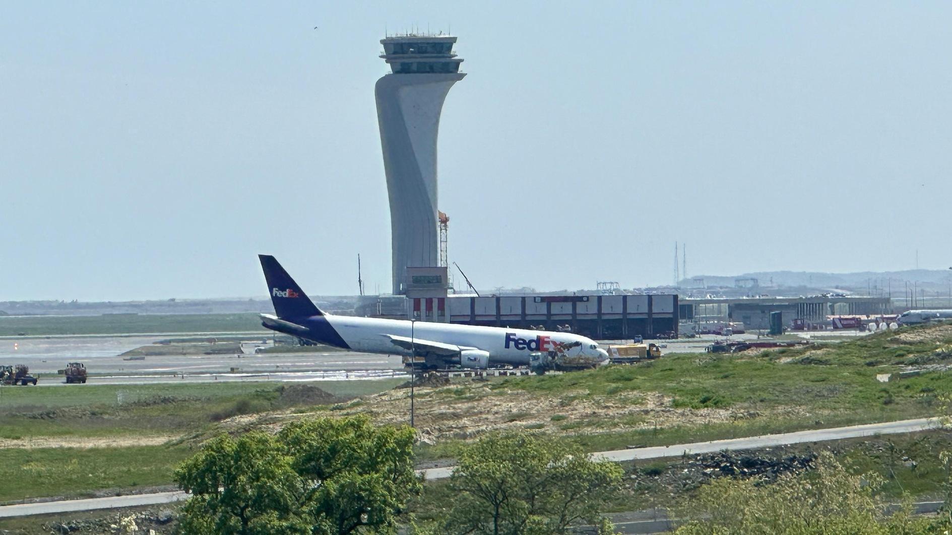 Cargo plane makes belly landing at Istanbul Airport - Türkiye News