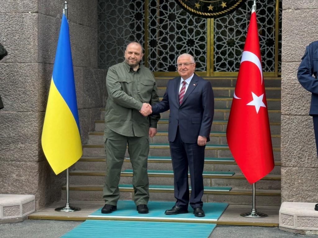Milli Savunma Bakanı Yaşar Güler Ukraynalı mevkidaşı ile bir araya