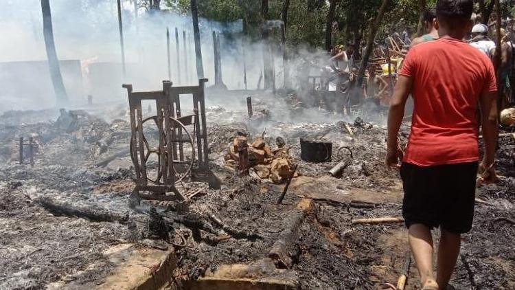 Mülteci kampında büyük yangın Bangladeş te 230 barınak kül oldu