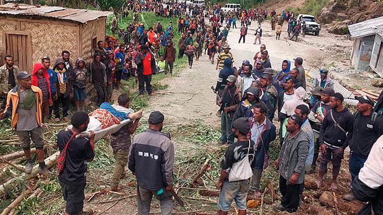 Papua Yeni Gine'de acı bilanço 300 den fazla kişi toprak