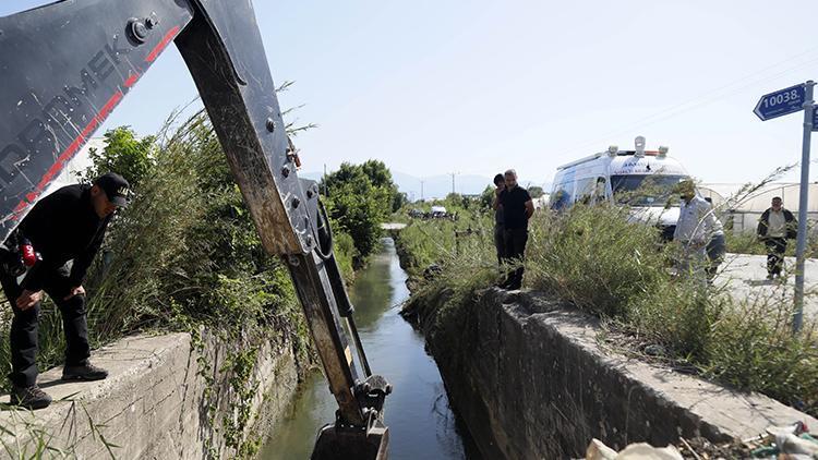 Antalya'dan kahreden haber Otomobil sulama kanalına düştü 1'i bebek 2