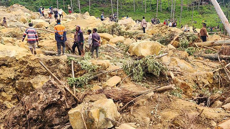 Papua Yeni Gine'de son durum 2 bin kişi toprak altında
