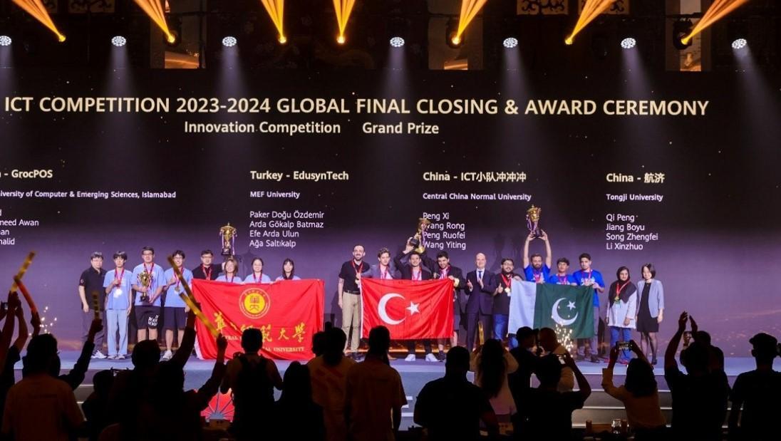 Türk öğrencilerden Çin de büyük başarı