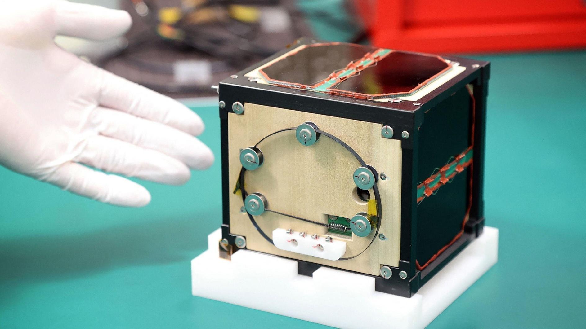 Il primo satellite in legno al mondo costruito da ricercatori giapponesi