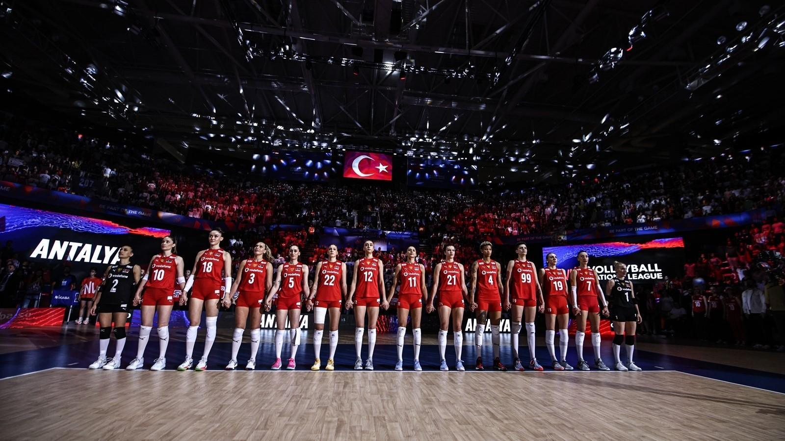 Türkiye Voleybol Bakanı business class'a geri dönüyor