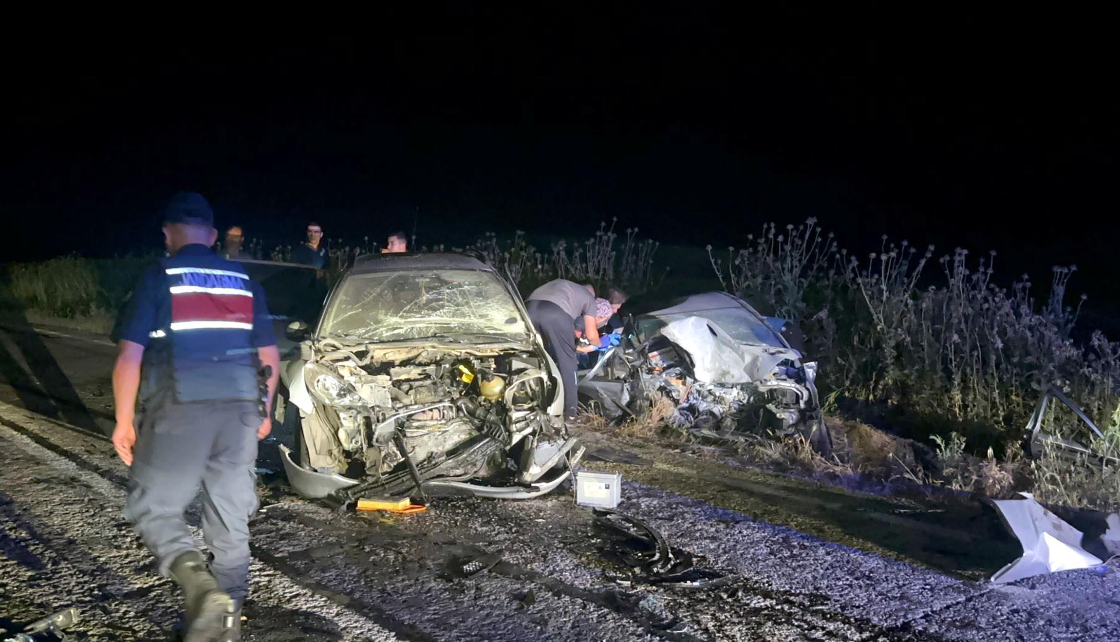 Tekirdağ'da kahreden olay! Oğlunun kullandığı otomobili sollamaya çalışan baba, kazaya neden oldu: 3 ölü, 5 yaralı