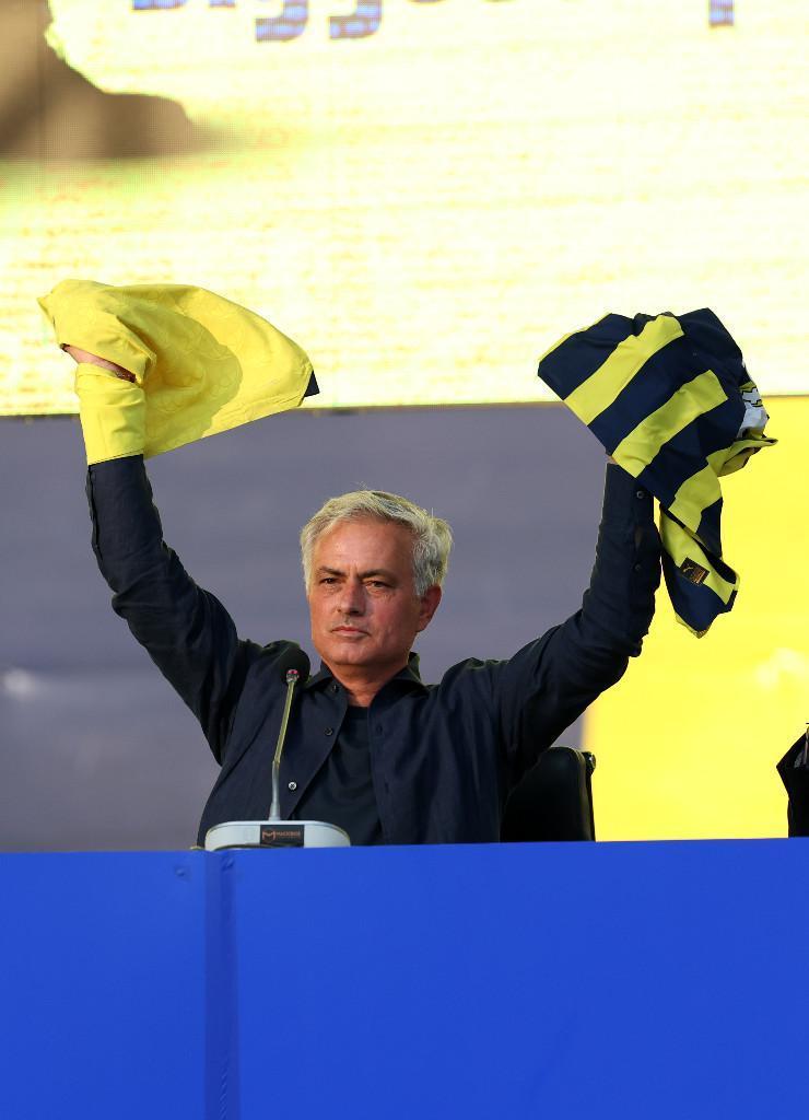 Jose Mourinho izdihamından ekranlara yansımayan görüntüler