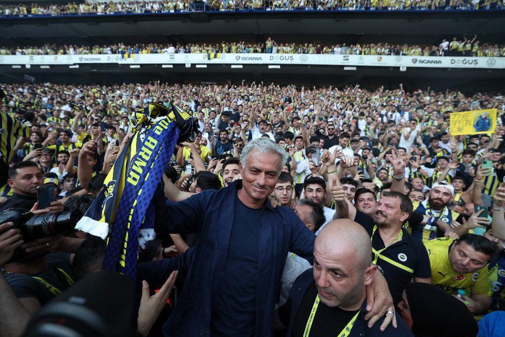 Jose Mourinho izdihamından ekranlara yansımayan görüntüler