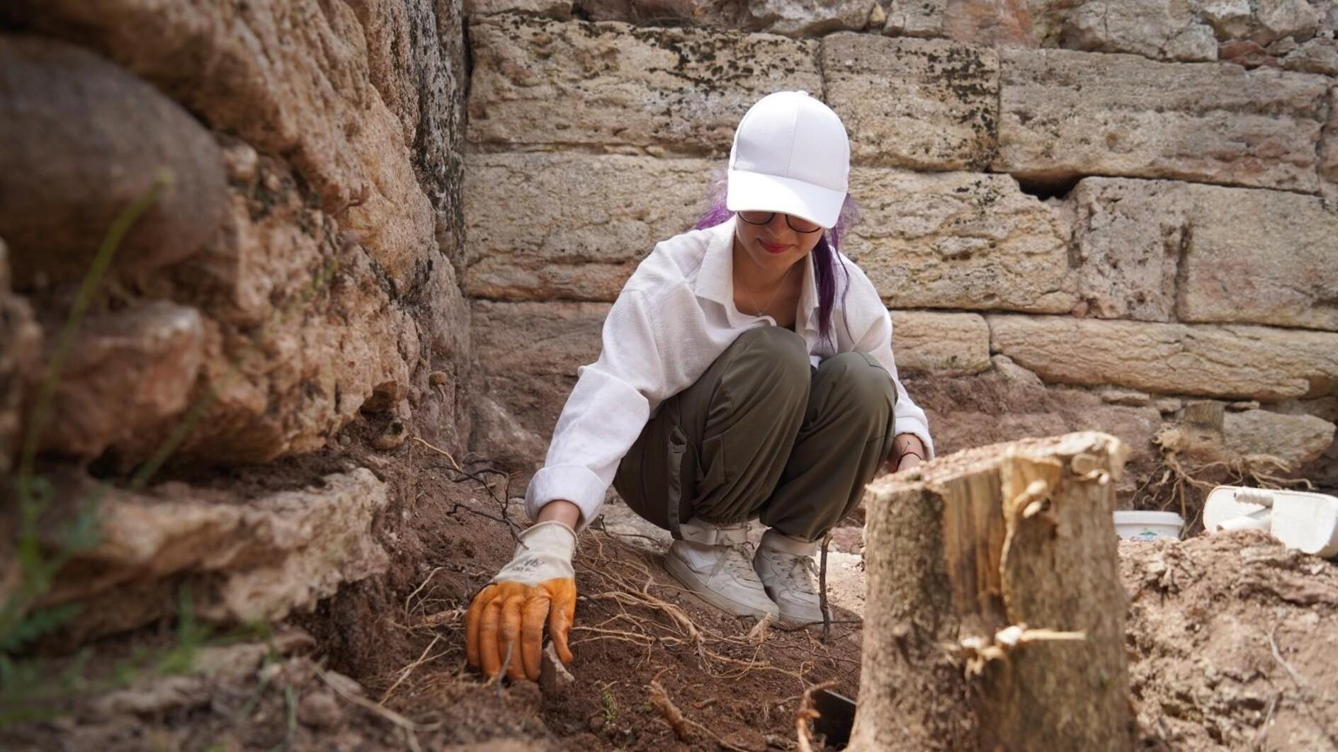 ‘Voluntary Archaeologists’ Trace History In Ankara