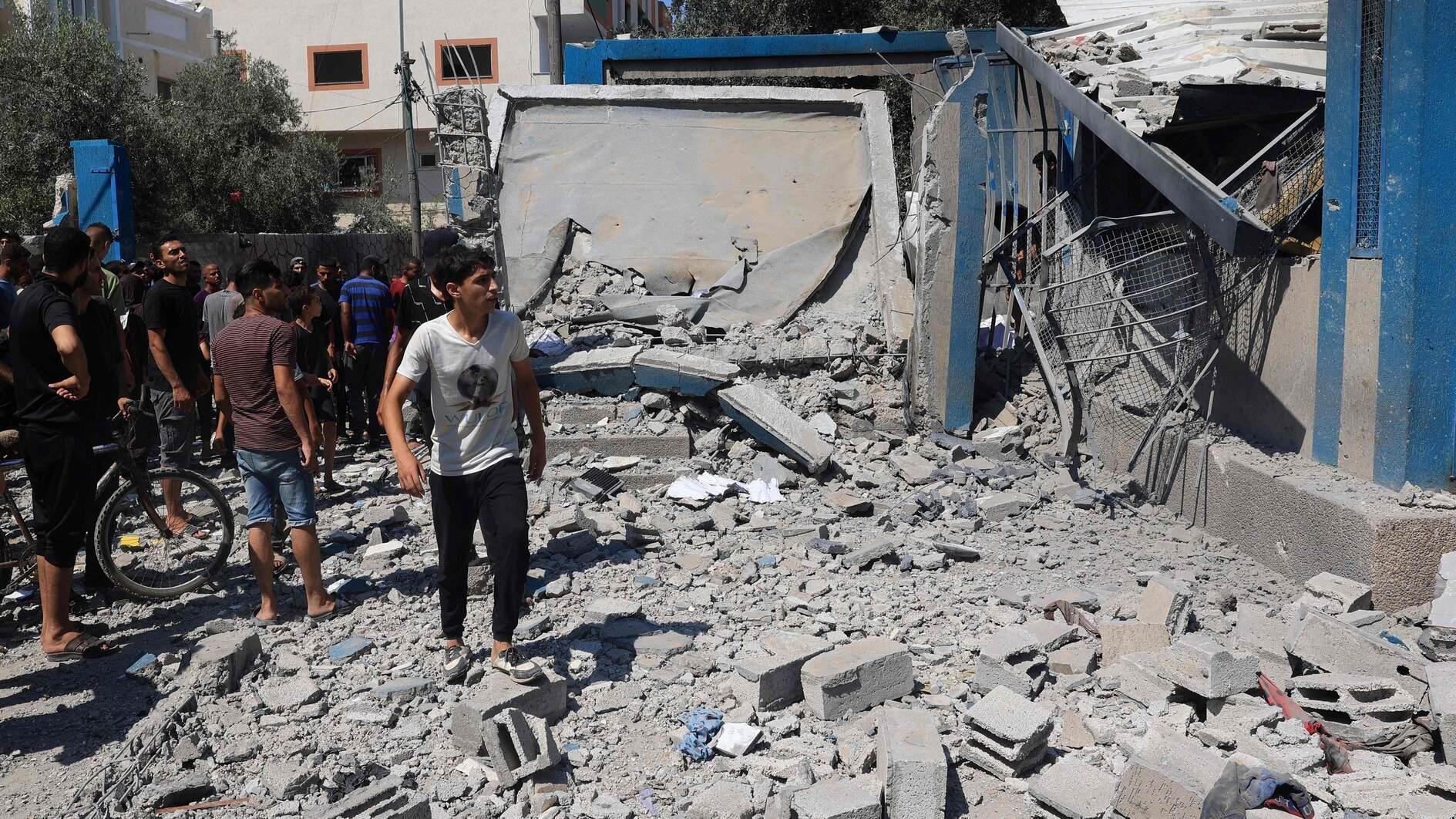 Israeli attacks kill dozens more people after US criticises high civilian death toll