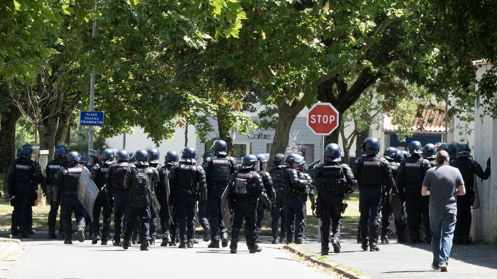 French police clash with water demonstrators after port blockade ...