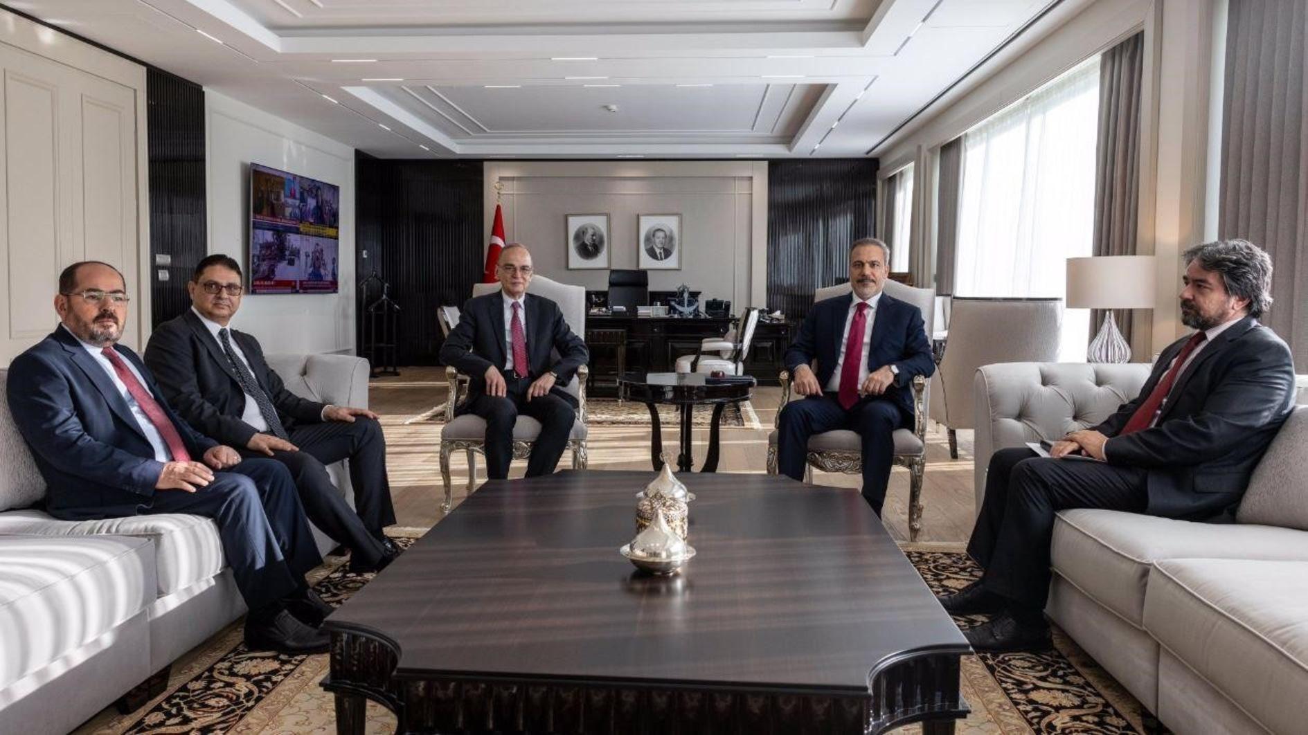 Top Turkish diplomat meets Syrian opposition representatives