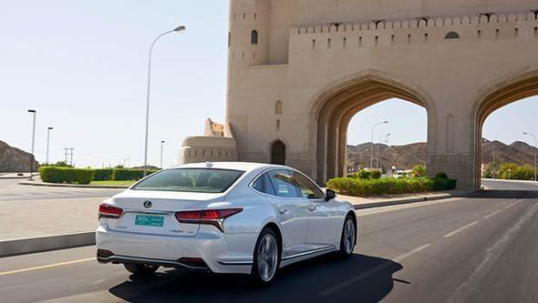 Shiatsu masajı yapan bu lüks otomobil martta geliyor Shiatsu masajı yapan bu lüks otomobil martta geliyor