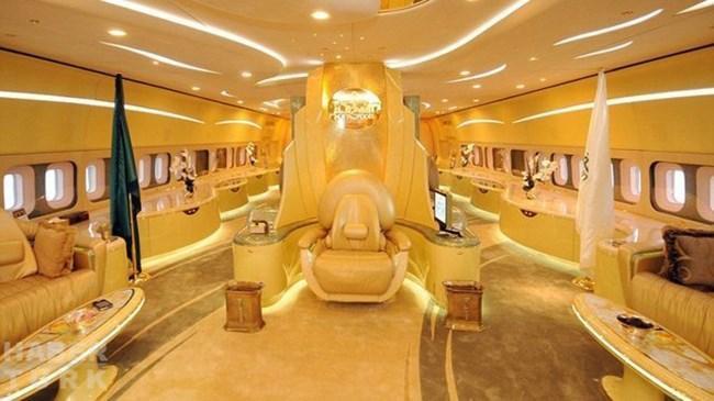 9. BOEING 747-400 CUSTOM – 220 milyon dolar 9. BOEING 747-400 CUSTOM – 220 milyon dolar