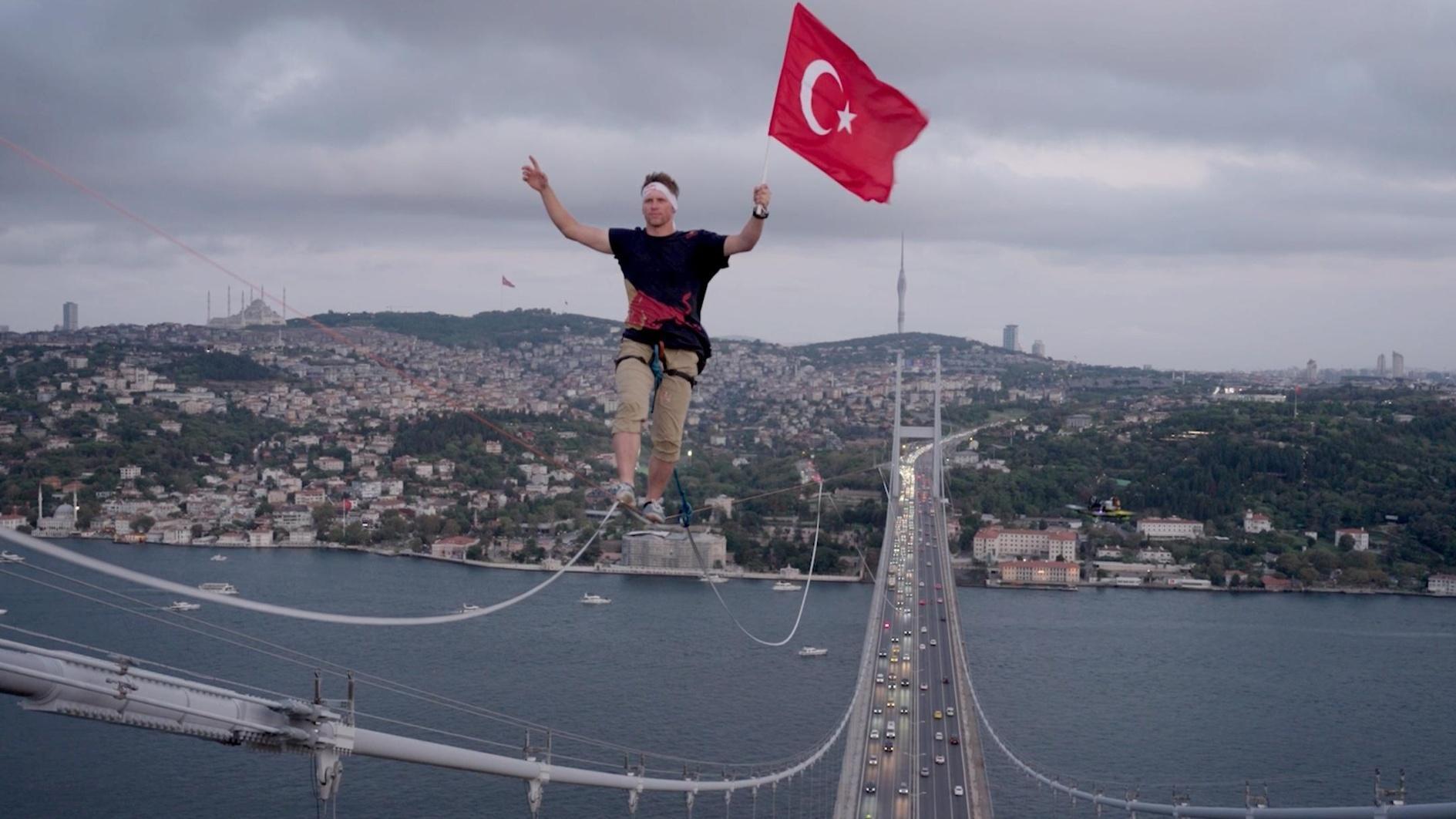 Estonian slackliner stuns Istanbul with transcontinental walk