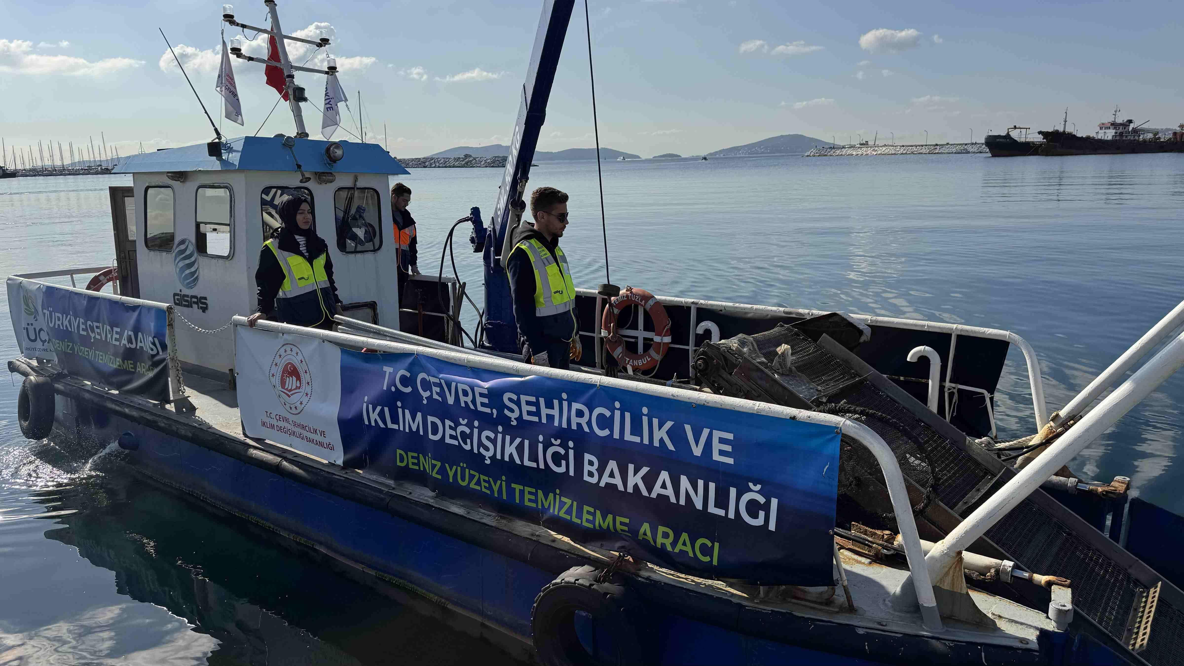 Environment Agency Begins Sea Cleanup In Istanbul Türkiye News