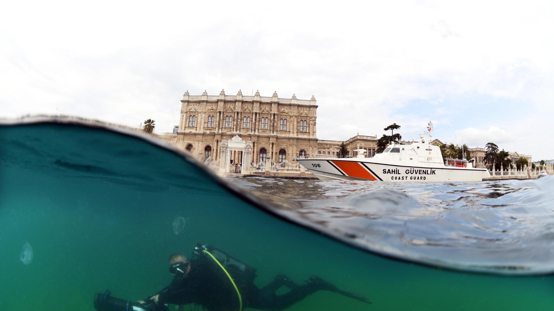 Film crew reveals Istanbul’s iconic Bosphorus from beneath waves