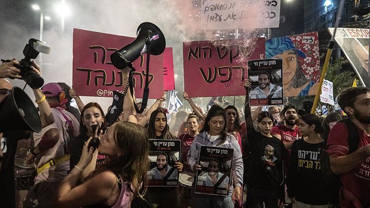 Son dakika... Tel Aviv'de protesto: Sen baştasın, sen suçlusun... Netanyahu'nun konutuna saldırı: 'Suikast girişimi'