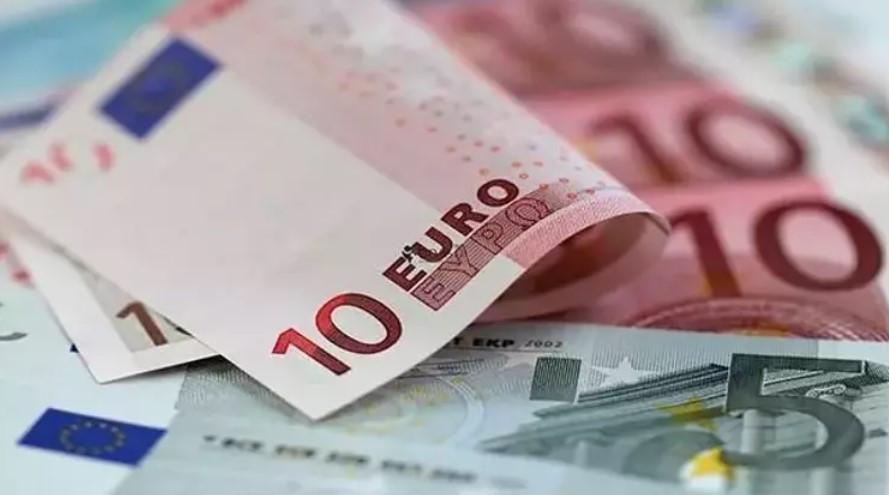 Euro neden düşüyor 22 Kasım Euroda 2022den bu yana bir ilk
