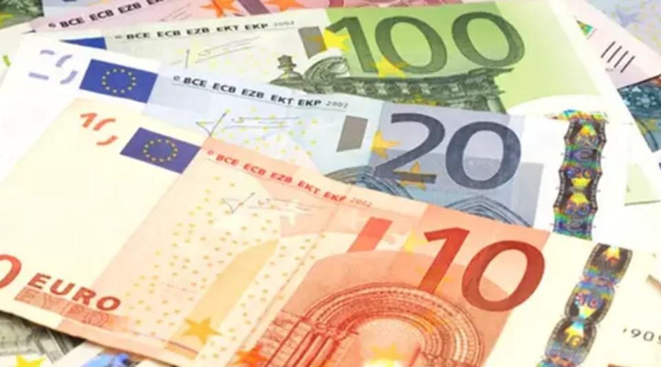 Euro neden düşüyor 22 Kasım Euroda 2022den bu yana bir ilk