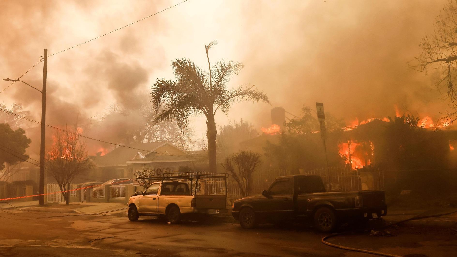 Hollywood Ablaze As Fires Rage Around Los Angeles - World News