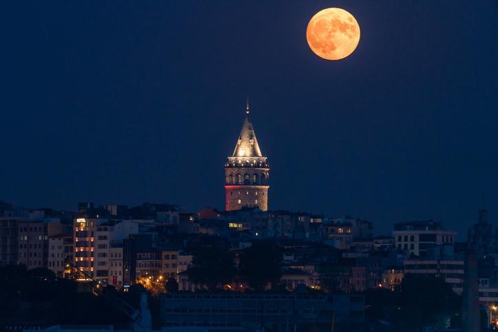 ASLAN DOLUNAYI GÜNÜ VE SAATİ 2025 || DOLUNAY NE ZAMAN, SAAT KAÇTA GERÇEKLEŞECEK