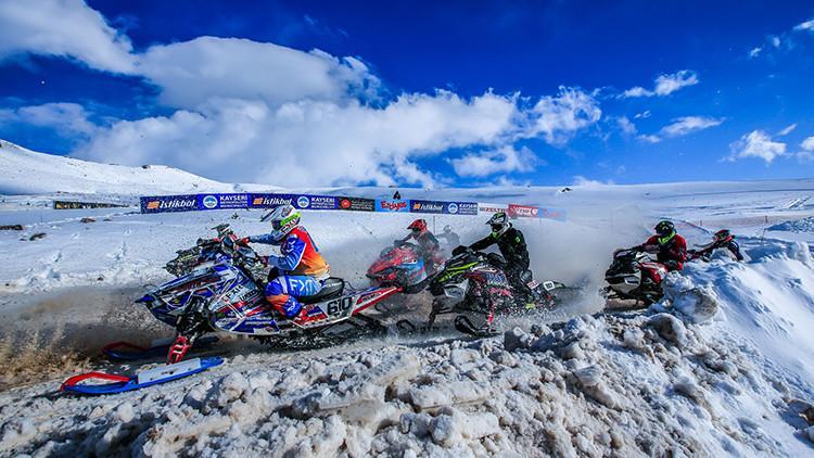 Erciyes'te Kar ve Hız Şöleni: Dünyanın En İyi Snowcross Sporcuları Türkiye'de!