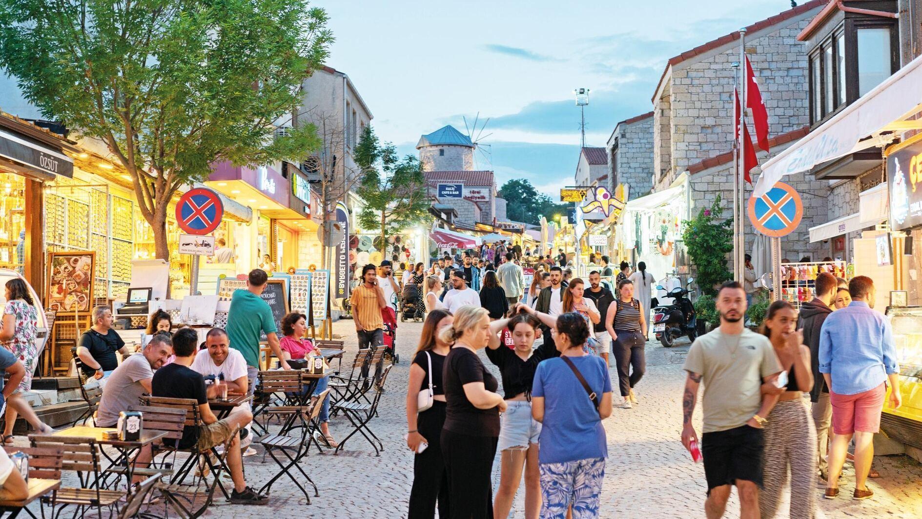 Domestic tourism spending up 83 pct to 419 billion liras