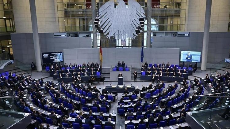 Almanya'da Yeni Hükümetin Bakanları Açıklanıyor: Türk Kökenli Serap Güler Dışişleri Bakanlığına Giriş Yaptı