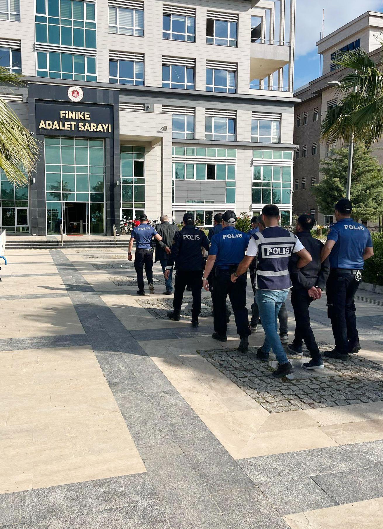 Eğlence Mekanında Silahın Ateş Alması Sonrası Büyük Kavga: Uzman Çavuş Ağır Yaralandı