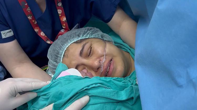 Türkiye'de ilk kez gerçekleşti: Genç kadın doktorların 'risk' uyarısını göze aldı, en büyük hayaline kavuştu