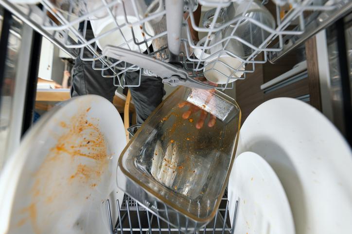 Hepimizin evinde var ve neredeyse hiçbirimiz bu detayları bilmiyoruz! Bulaşık makinem neden kötü kokuyor? Bulaşık makinesi kokusu nasıl giderilir?