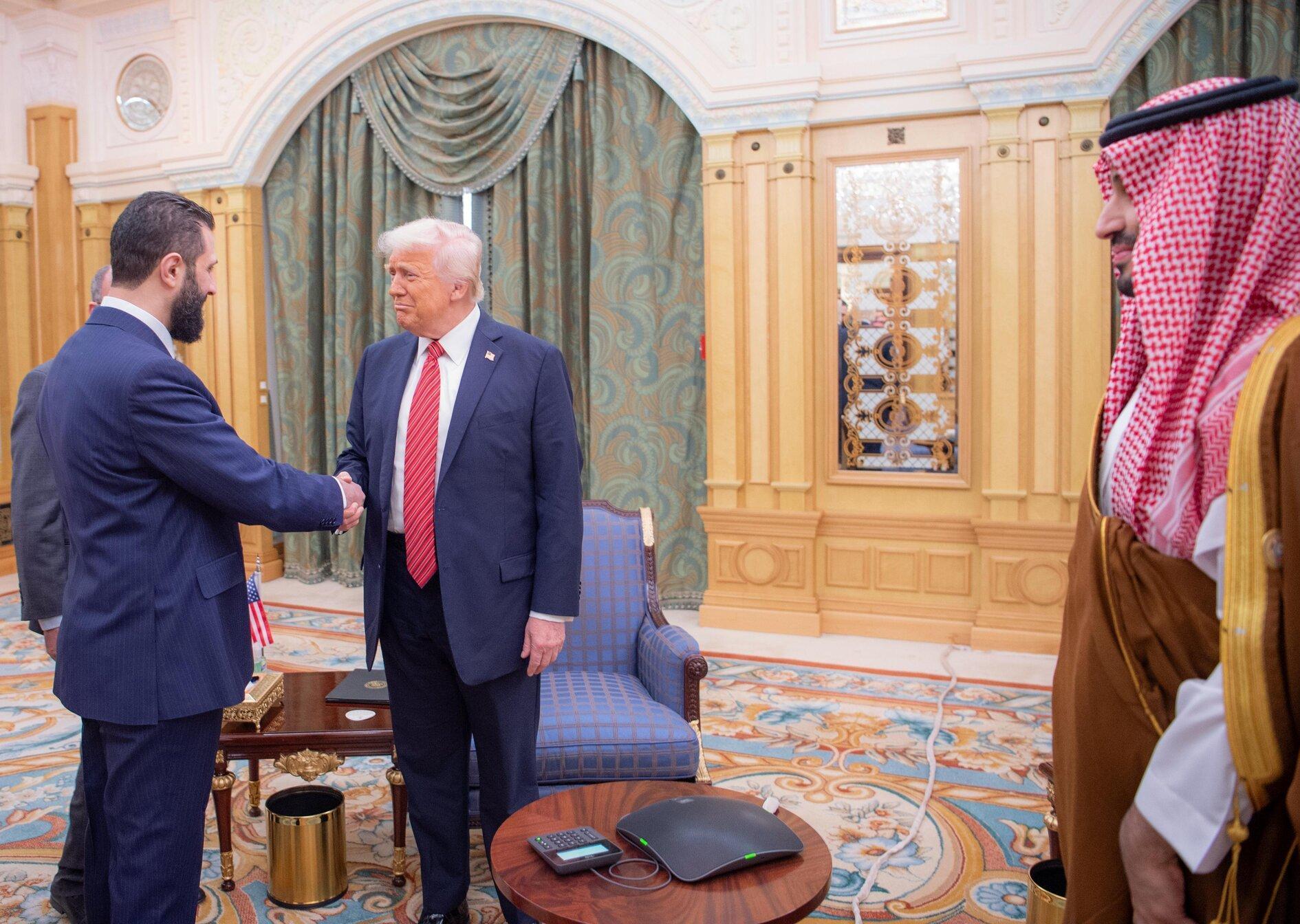 Trump, Erdoğan'ın çevrimiçi olarak katılmasıyla Landmark Riyad'da Suriye Başkanı ile görüşüyor