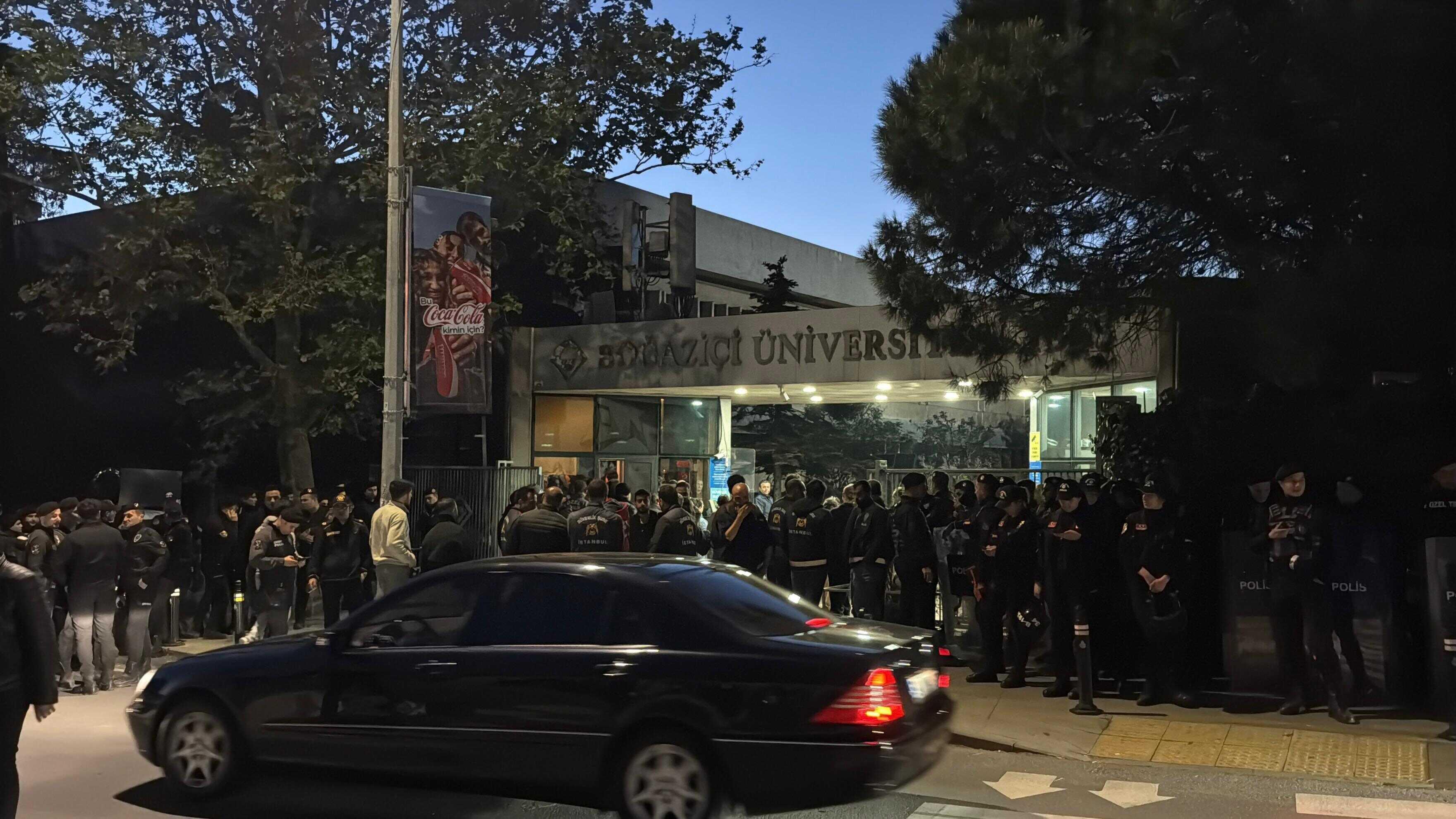 Vaiz Davetiyesi Üzerine Boğaziçi Üniversitesi'nde öğrenci protestoları patlak verdi