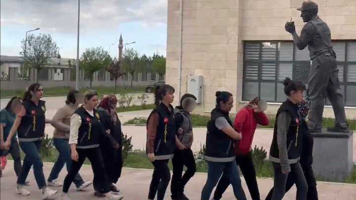 Afyonkarahisar'da fuhuş operasyonu: 12 kadın kurtarıldı, 2 şüpheli tutuklandı