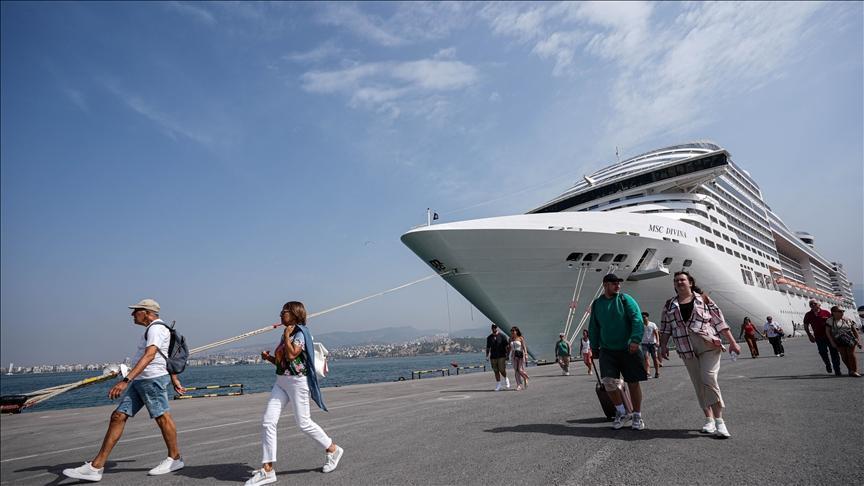 İzmir'deki turist numaraları 3 yıllık zirveye ulaştı