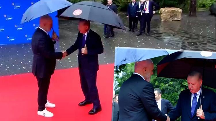 Cumhurbaşkanı Erdoğan Arnavutluk'ta... Resmi törende samimi anlar