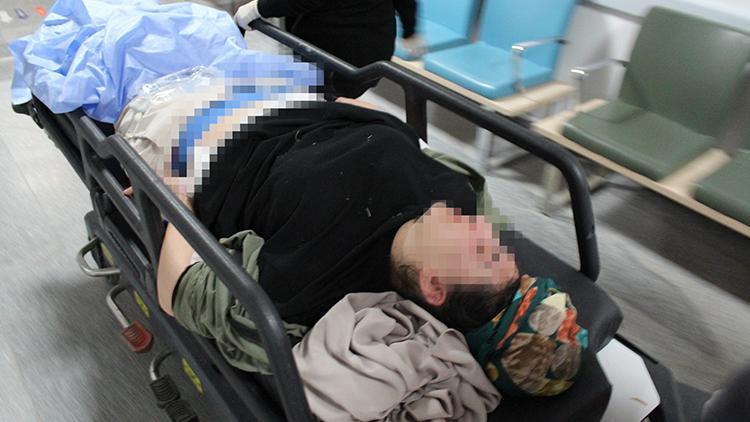 Genç kız, cebinden çıkarmaya çalıştığı silahla kendini vurdu
